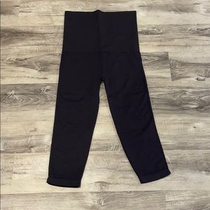 Mother Tucker Postpartum Capri leggings